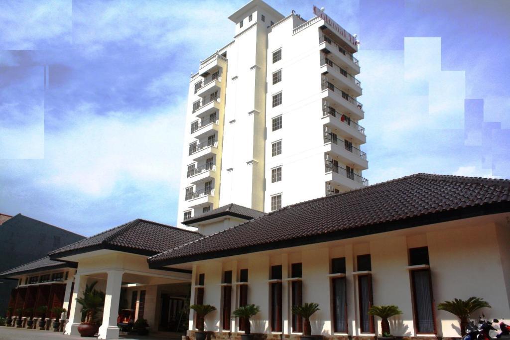 Colonial 3*