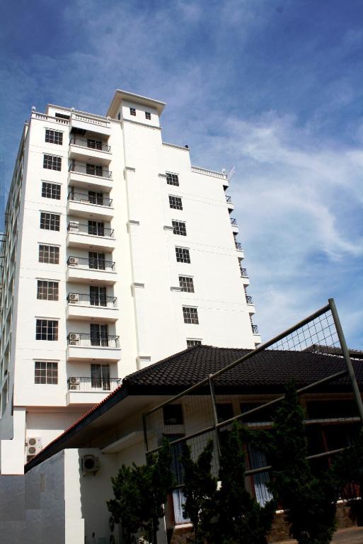 Colonial Hotel