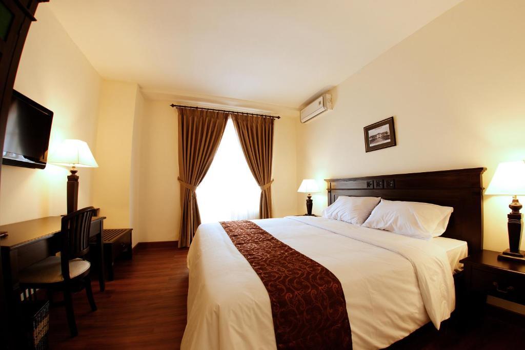 Colonial Hotel