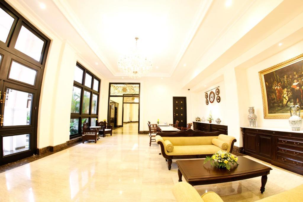Colonial Hotel 3*